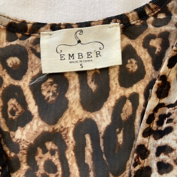 Animal Print Light Blouse with Rouching or No Rouching Pull - Picture 10 of 14